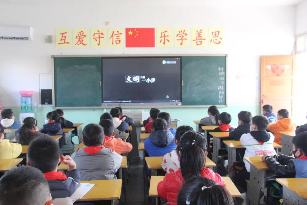 3公斤全自动跟踪式包装机_卧式涂料包装机